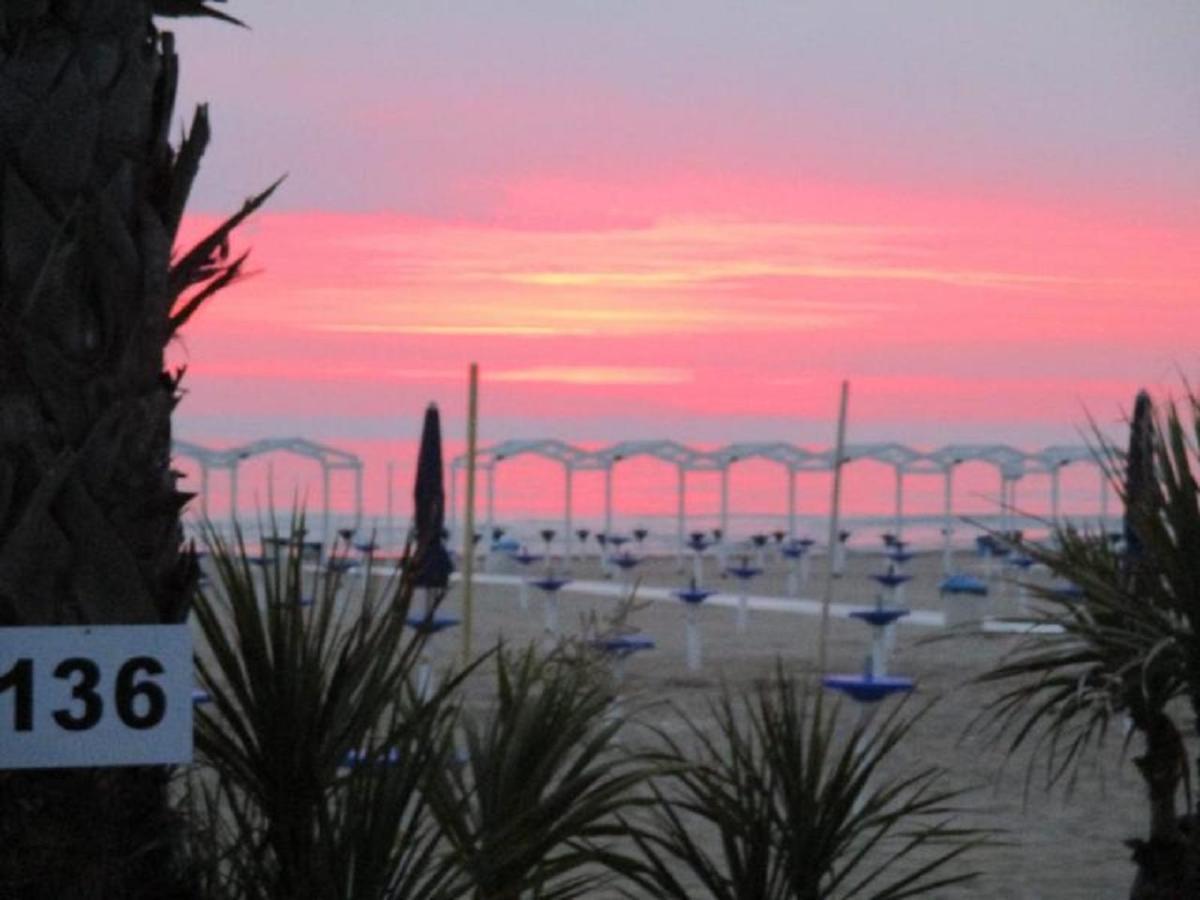 Riccione Beach Hotel - Enjoy Your Summer -Beach Village Incluso المظهر الخارجي الصورة